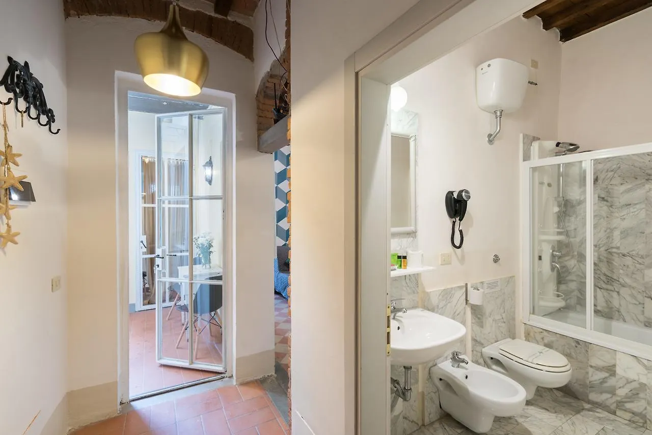 F6 - Santa Croce One Bedroom Flat For 2 Or 3 Guests Florence Italy